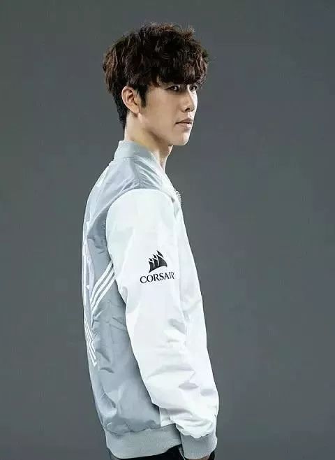 T1 Zeus输给RNG后微笑被韩网冲烂，Ghost选手发声应援