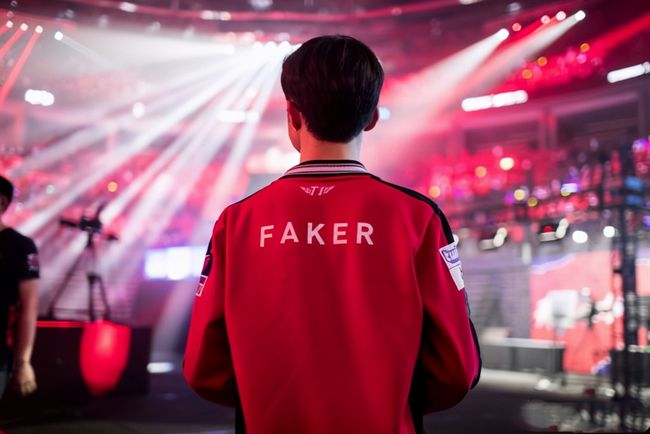 s1mple以租借形式加盟Falcons，为期一个月！BOROS已被下放